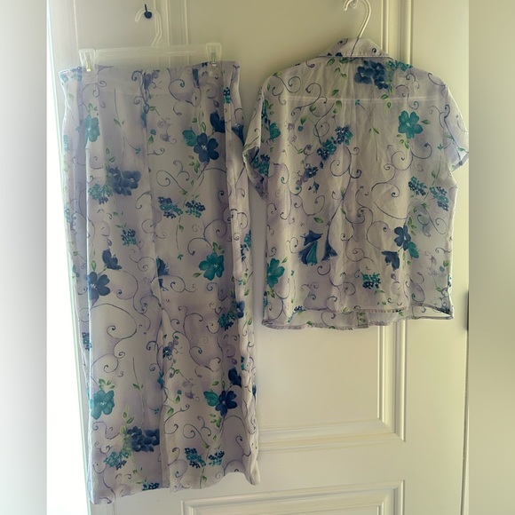 Fleur Bleu Watercolor Pastel Floral Blouse Skirt Set in Size 12-14 - Picture 2 of 2
